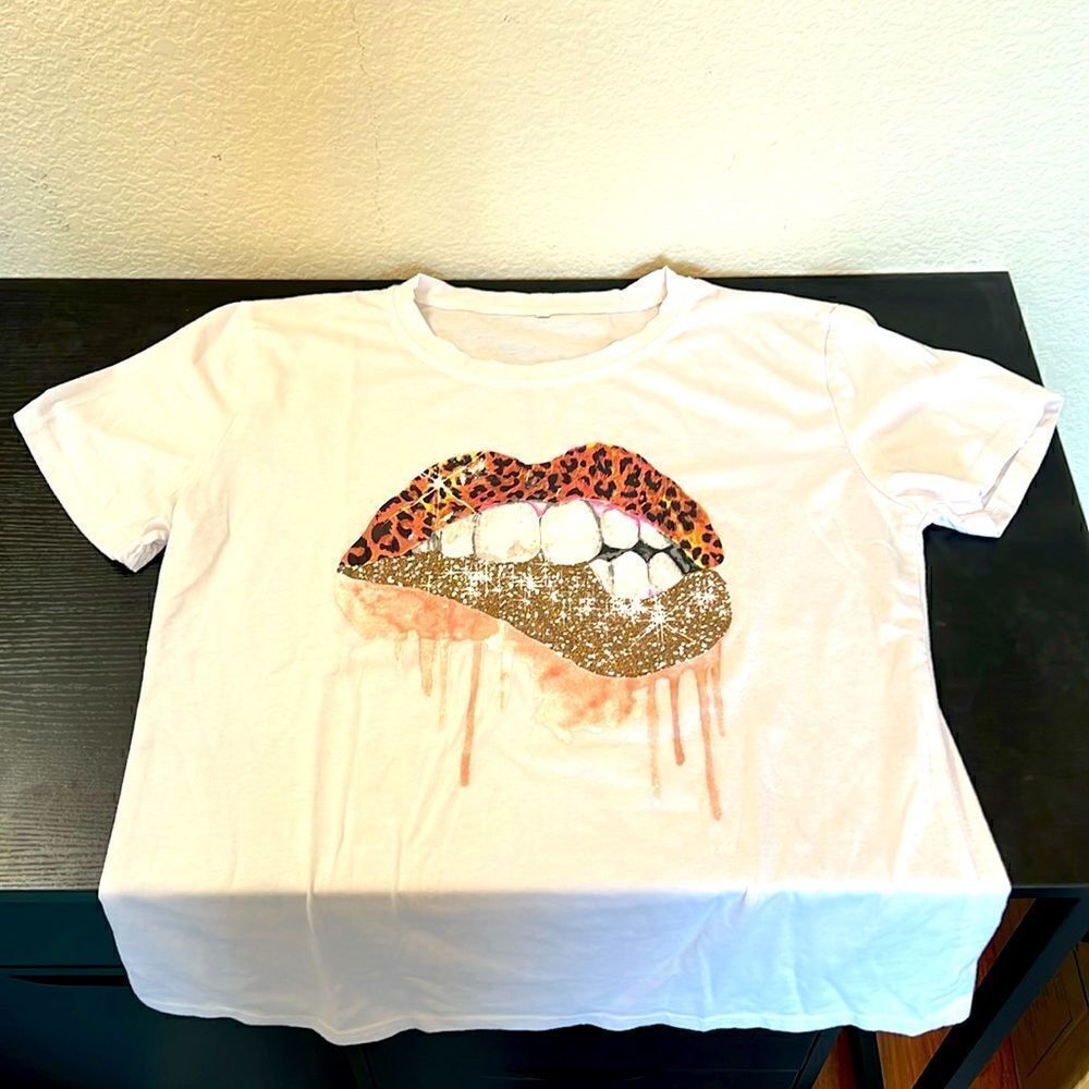 Ladies White Short Sleeve Tee - Glitter and Animal Print Lip - Size Large